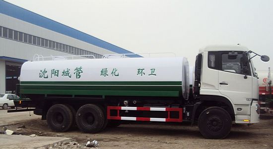 东风天龙洒水车图片