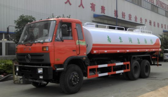 东风双桥洒水车图片
