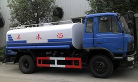 东风145洒水车图片